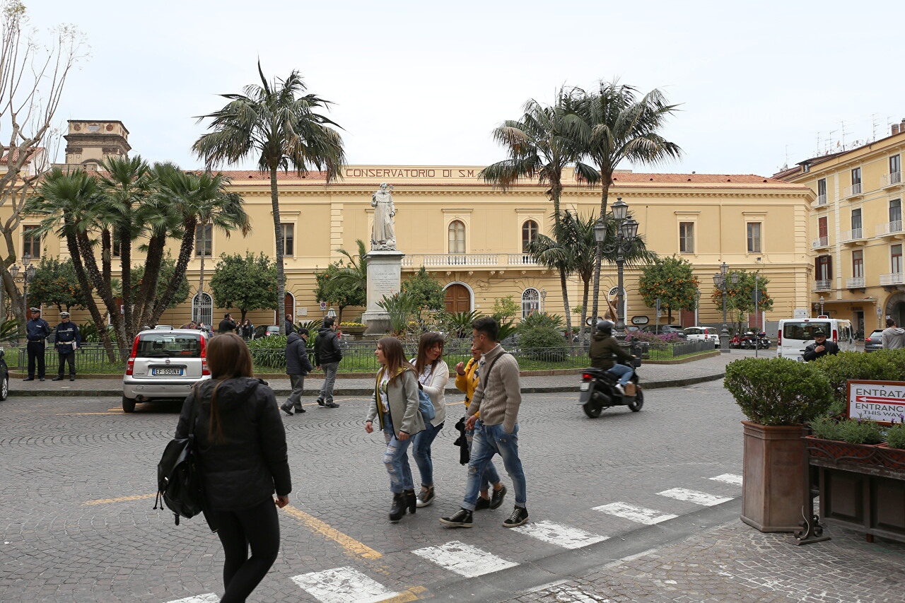 San Antonino Square, Sorrento