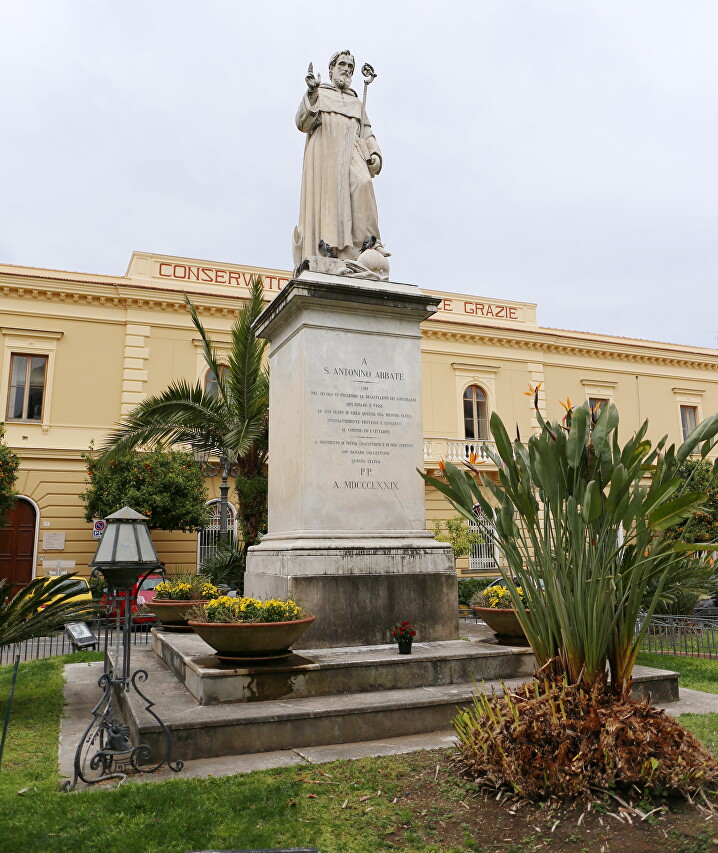 San Antonino Square, Sorrento