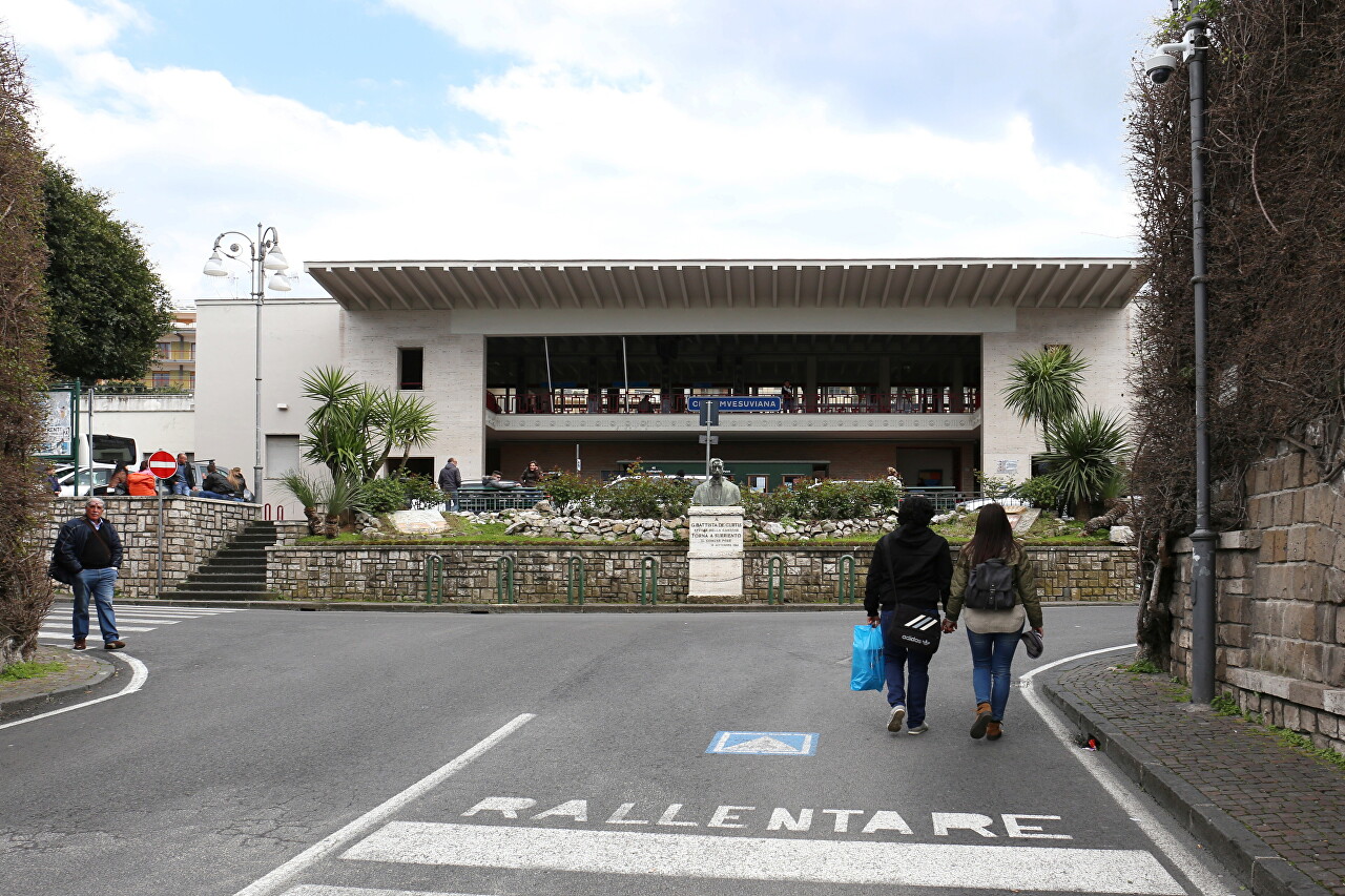 Sorrento Train Station