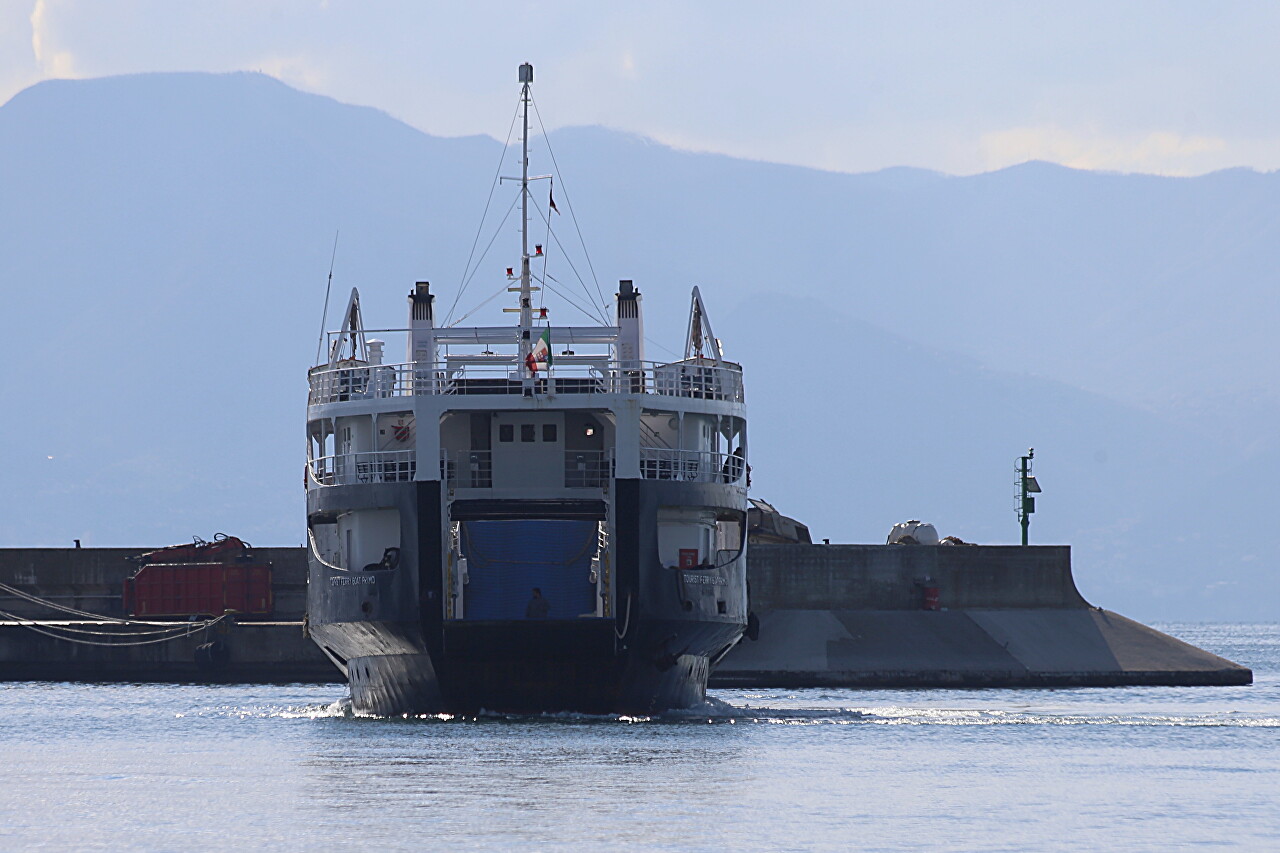 Naples ferry dock (Calata Porta di Massa)