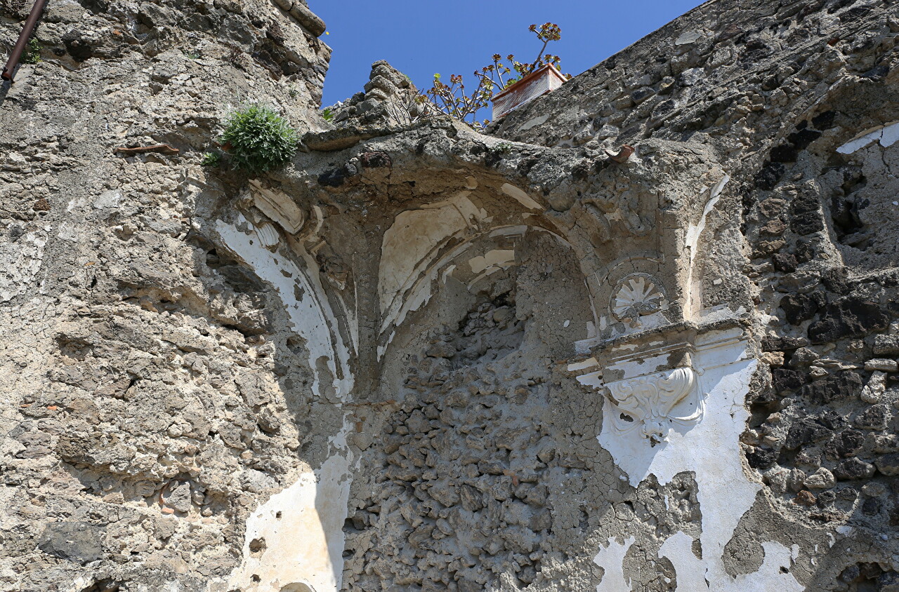 Cathedral of the Assumption ruins, Aragonese castle