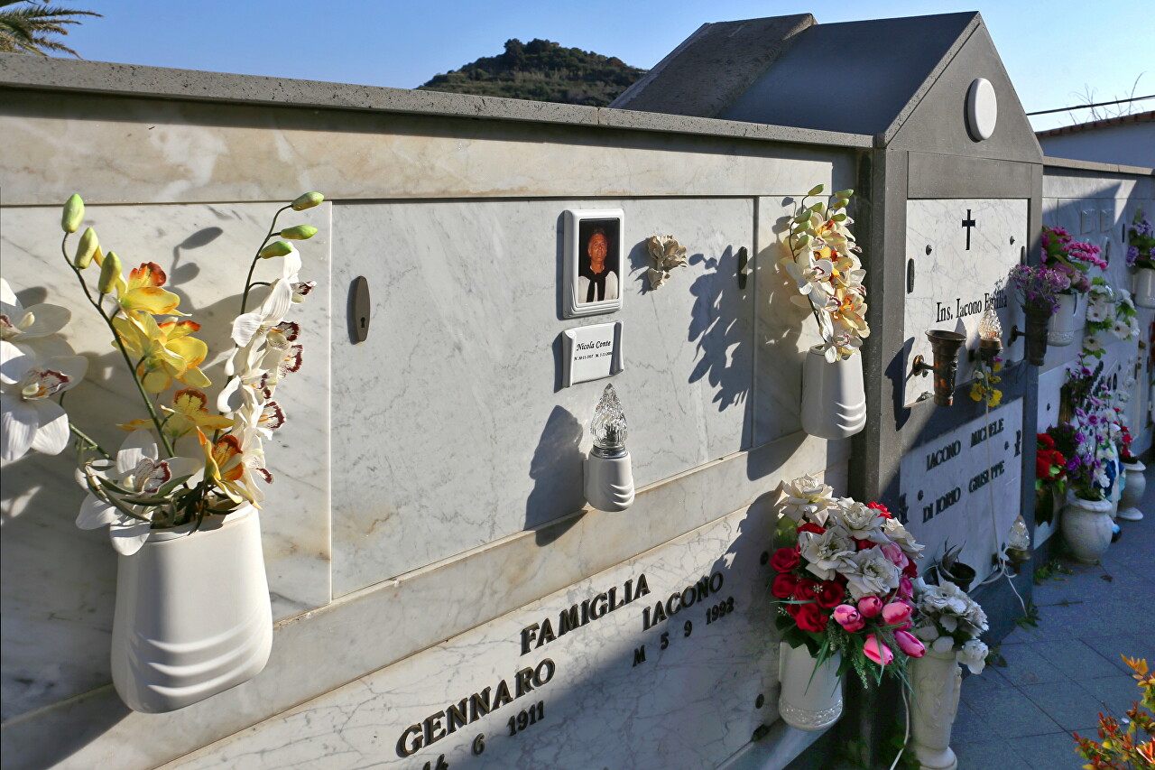 Кладбище в Сант-Анджело, Искья