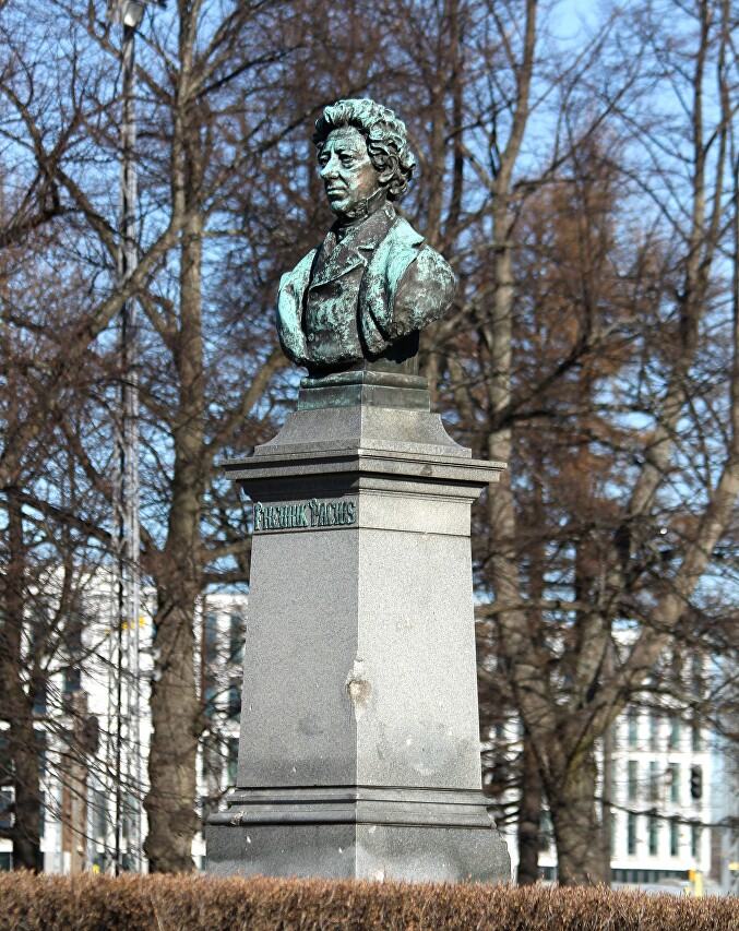 Памятник Фредерику Пациусу, Хельсинки