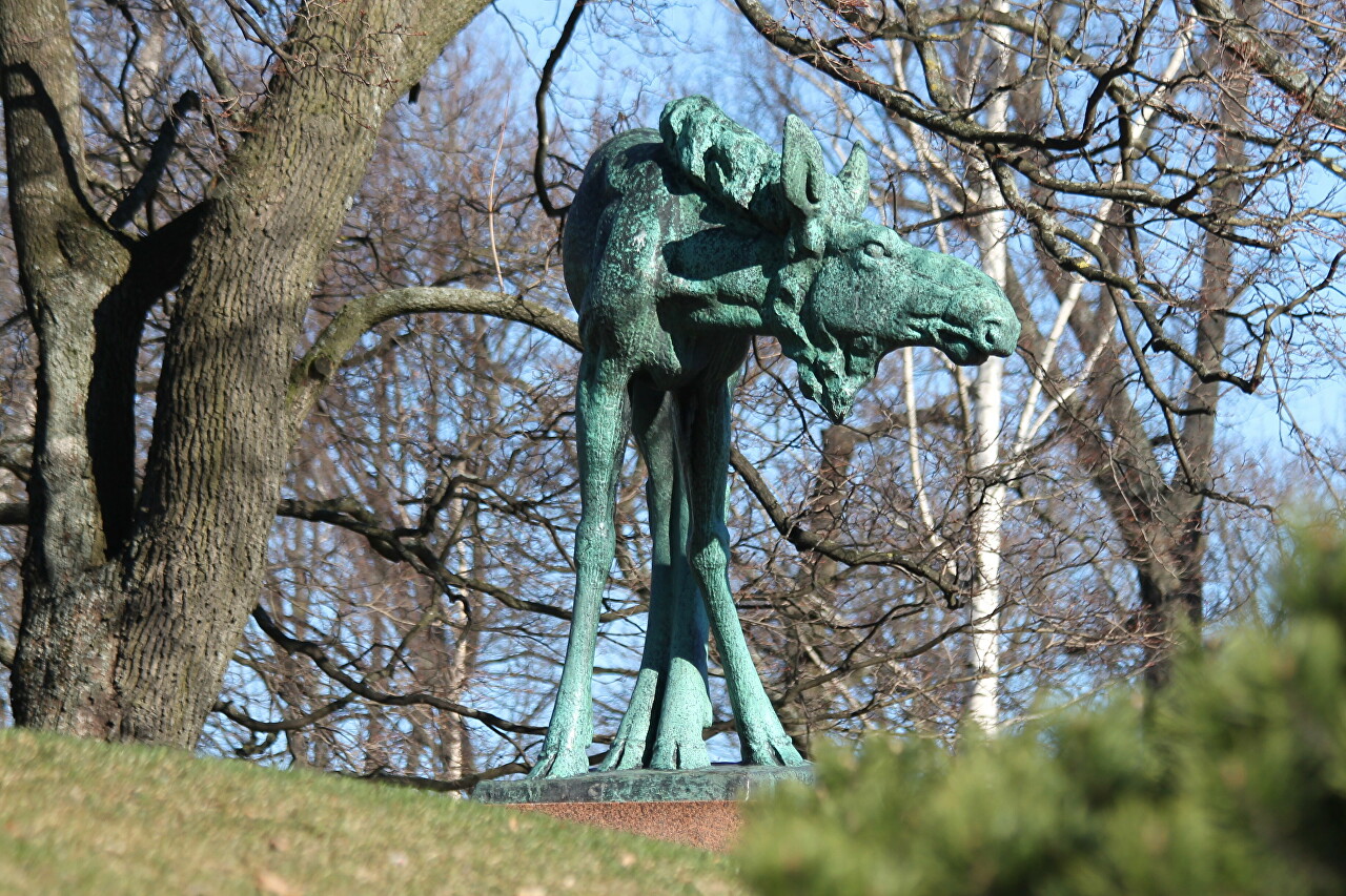 Скульптура 'Молодой лось', Хельсинки