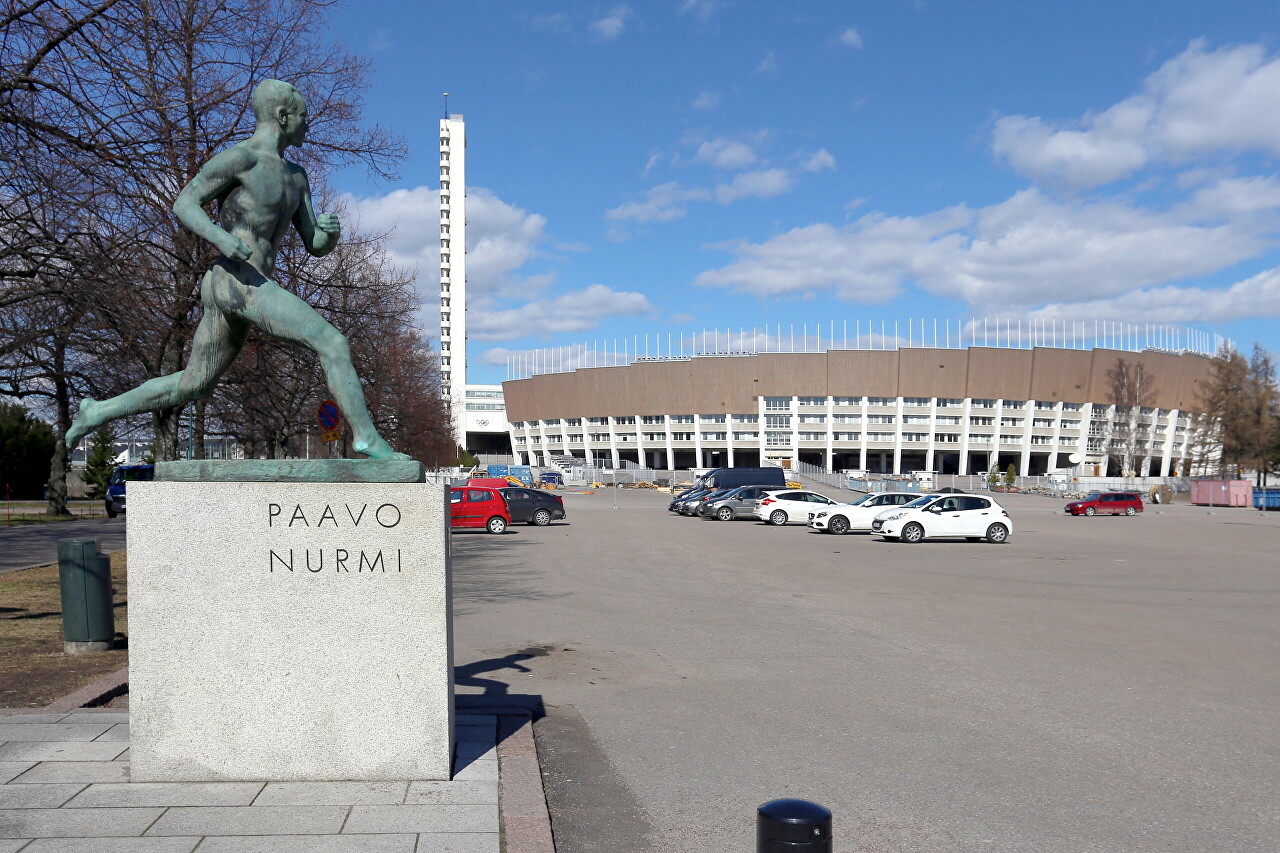 Хельсинки. Памятник бегуну Пааво Нурми
