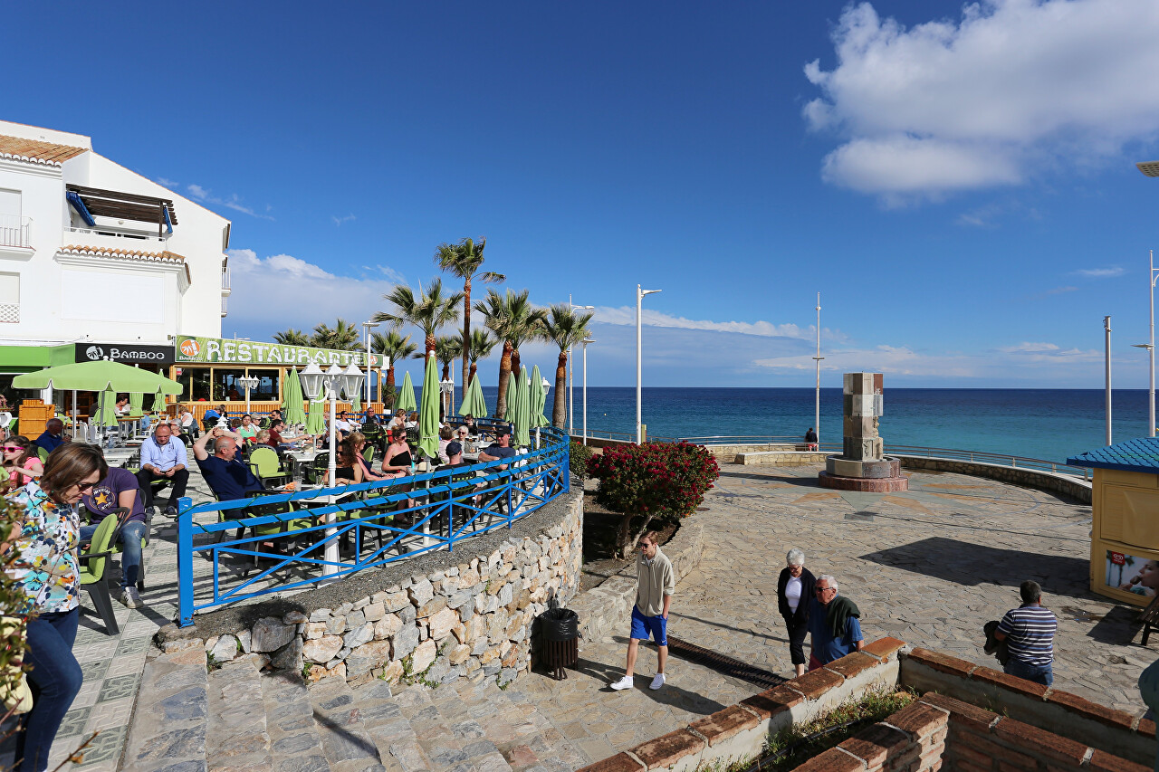 Crab Square, Nerja