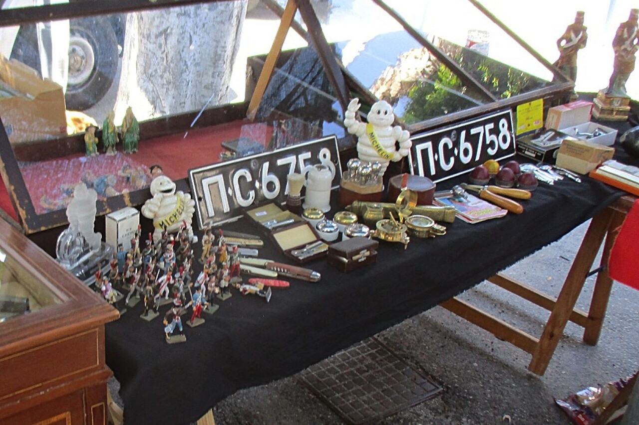 Блошиный рынок Меркадильо, Альмуньекар