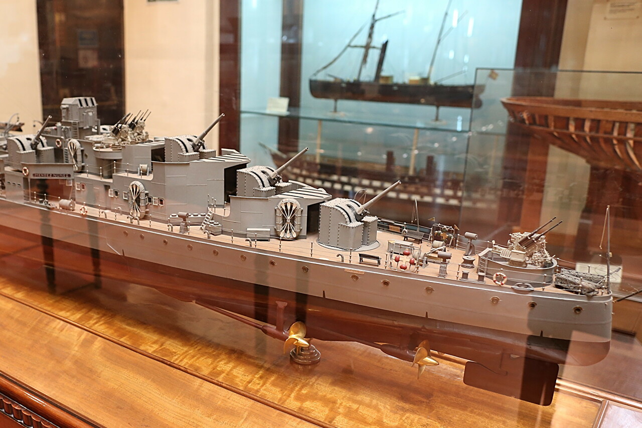 Model of the Méndez Núñez cruiser