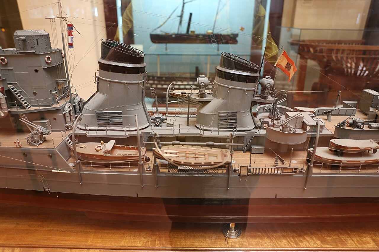 Model of the Méndez Núñez cruiser