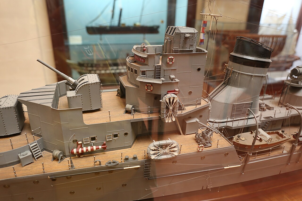 Model of the Méndez Núñez cruiser