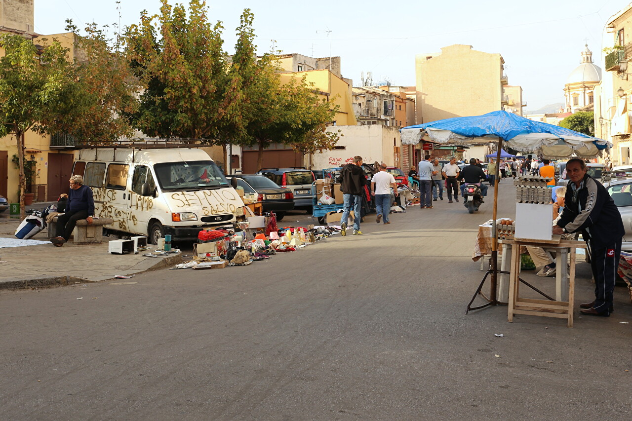 Giovanni Grasso Flea Market, Palermo