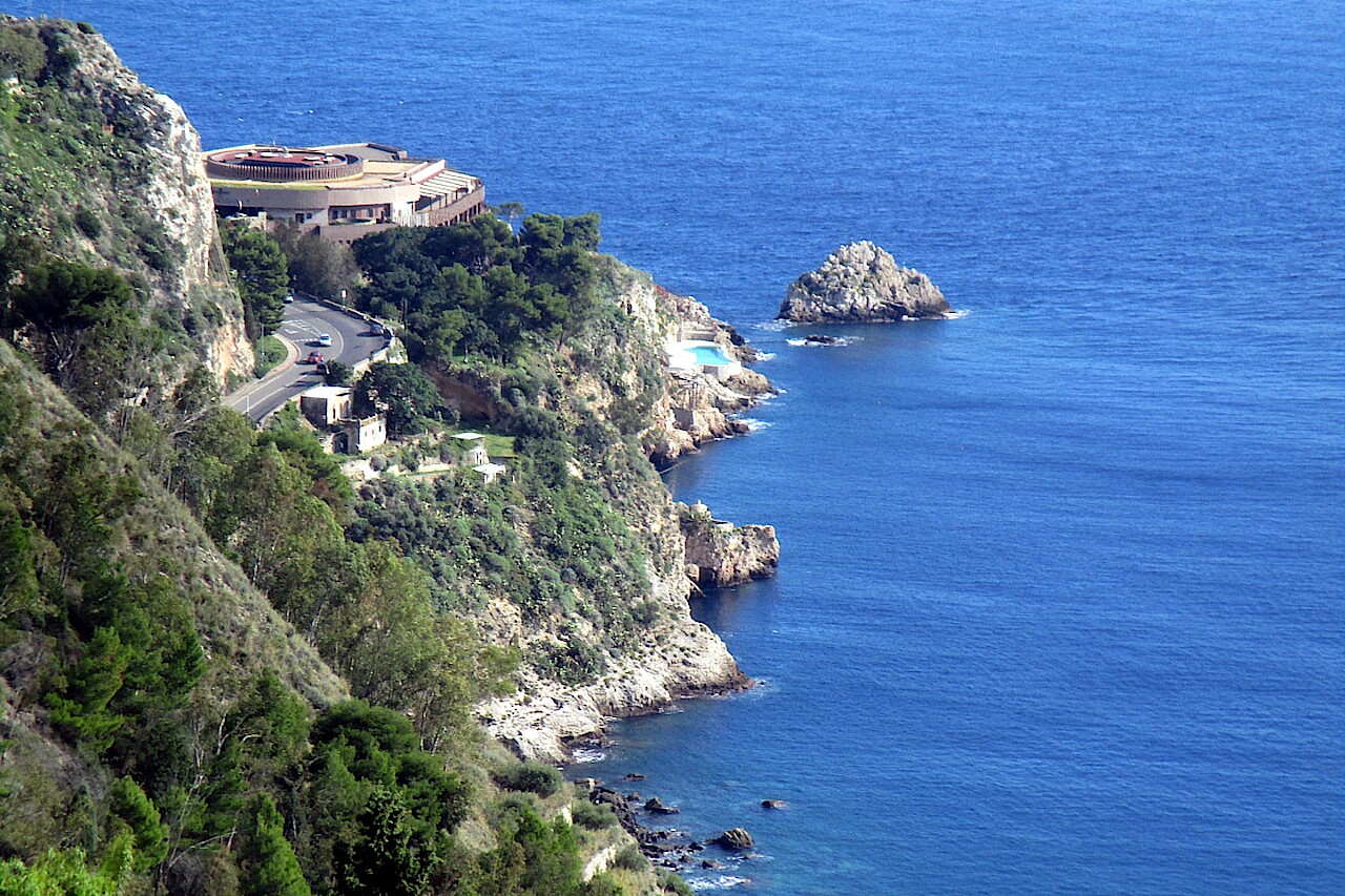 9 April Square, Taormina