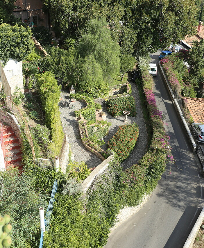 9 April Square, Taormina