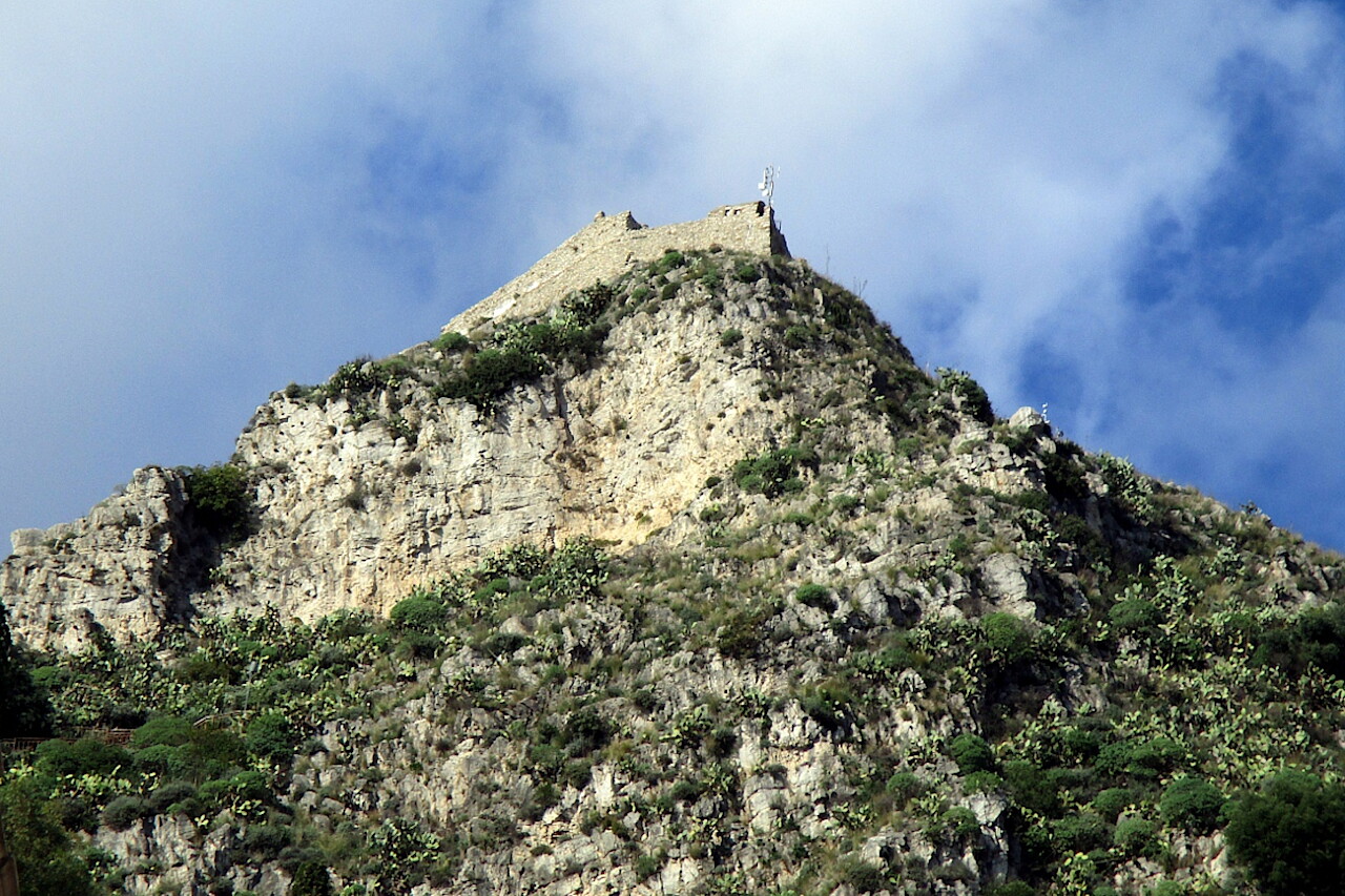 9 April Square, Taormina