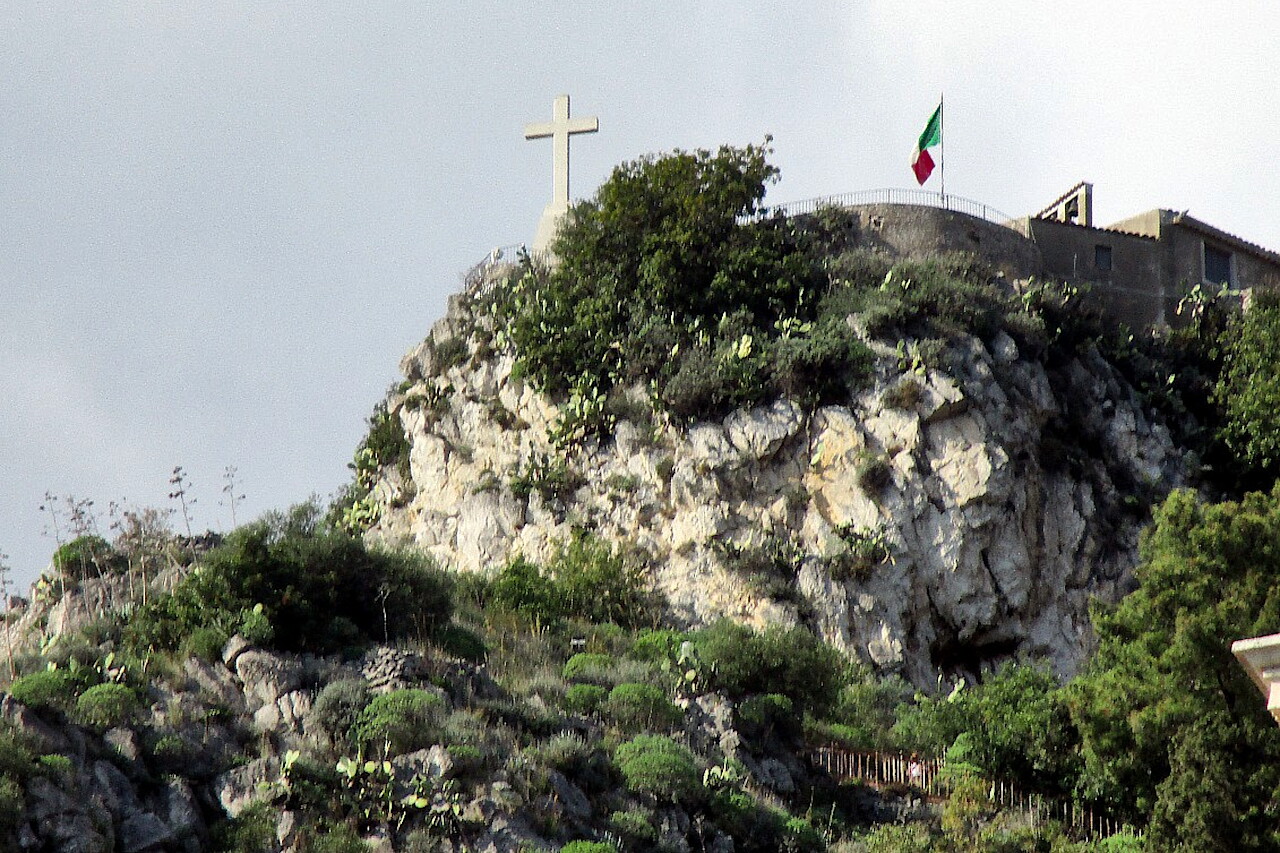 9 April Square, Taormina