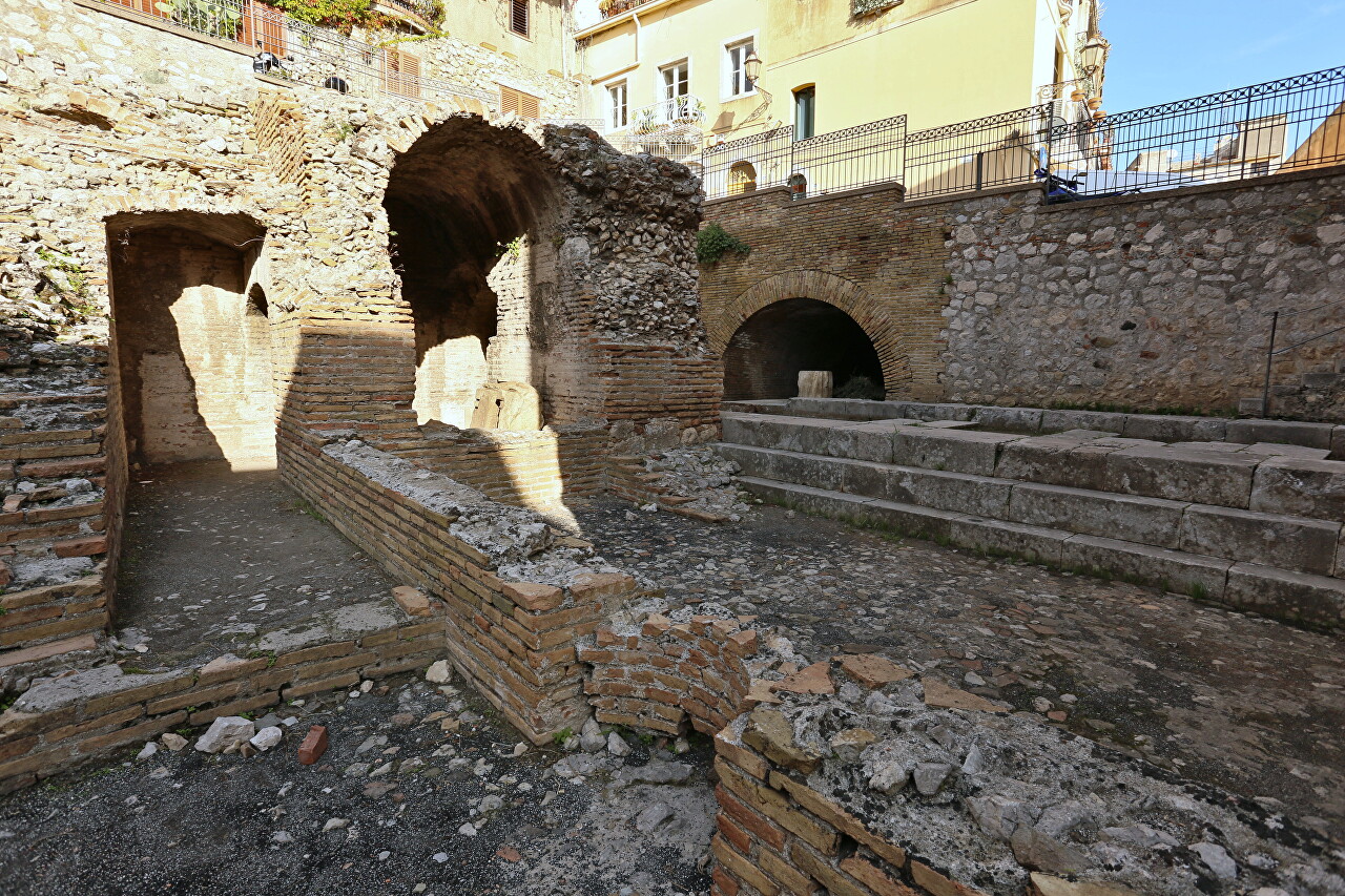 Руины театра Одеон, Таормина