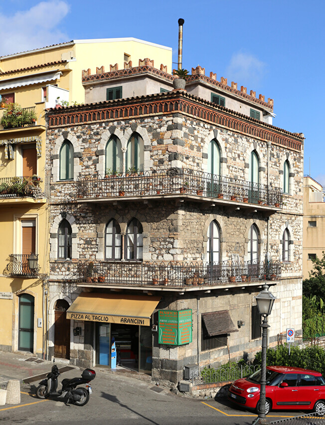 San Pancrazio Square, Taormina