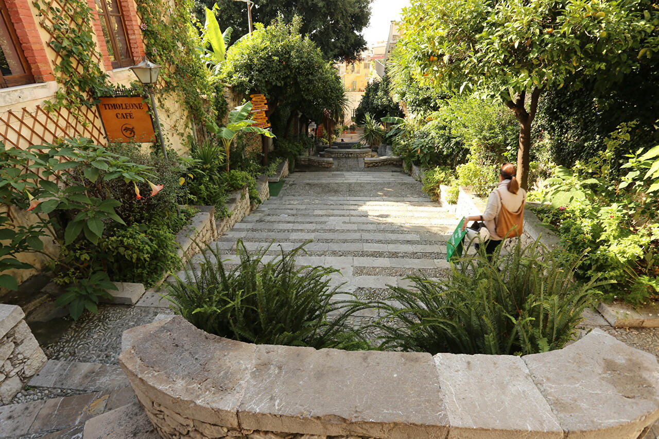 Via Teatro Greco, Taormina