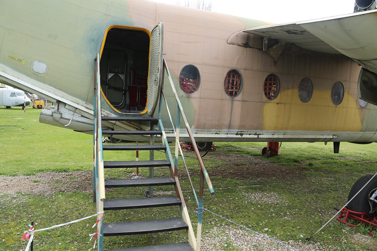 DHC-4 Caribou cabin, Madrid