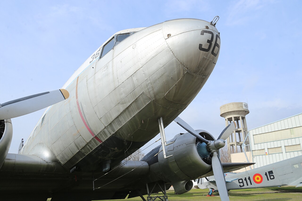 Военно-транспортный самолёт Douglas C-47B, Мадрид