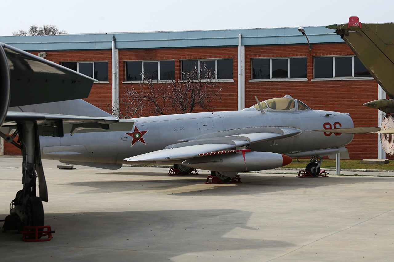 Mikoyan-Gurevich MiG-17 Fighter, Madrid