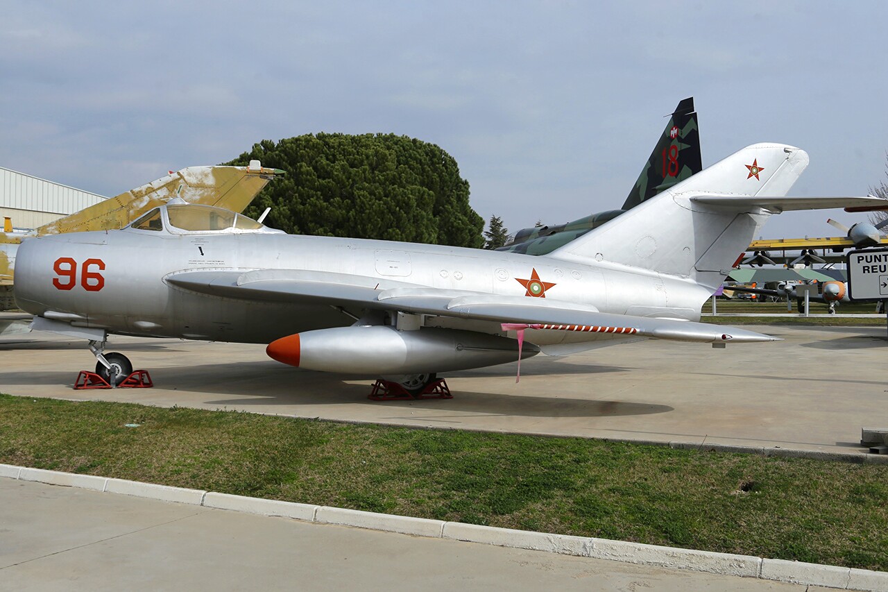 Mikoyan-Gurevich MiG-17 Fighter, Madrid