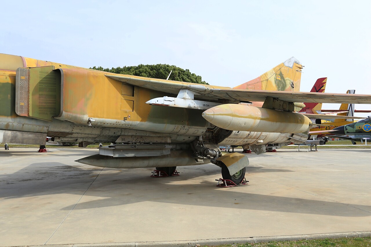 Истребитель МиГ-23