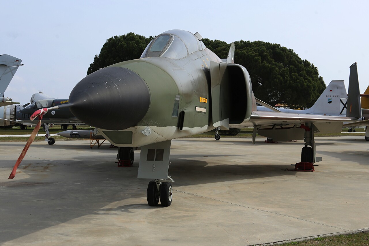 Reconnaissance aircraft RF-4C Phantom II, Aeronautics Museum in Madrid