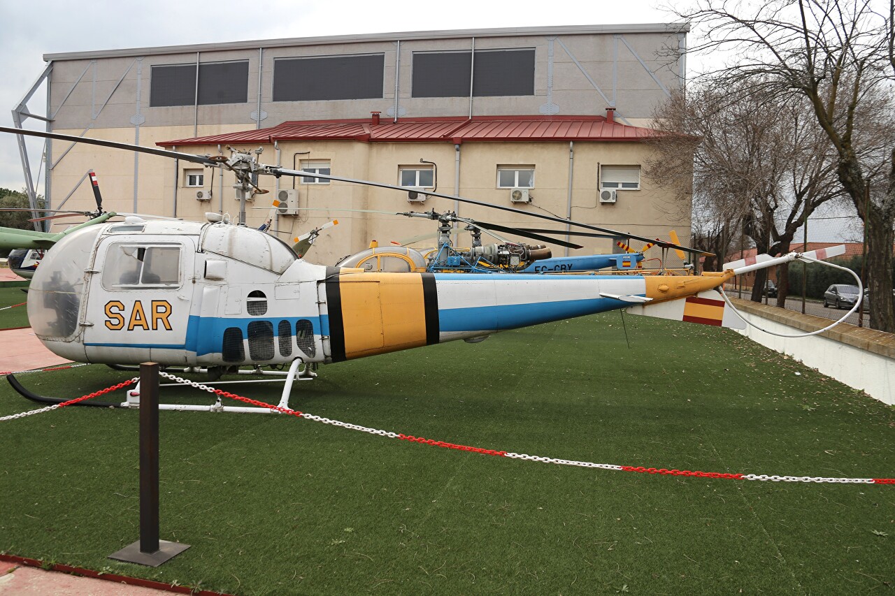 Agusta Bell 47 J3B-1 helicopter, Madrid