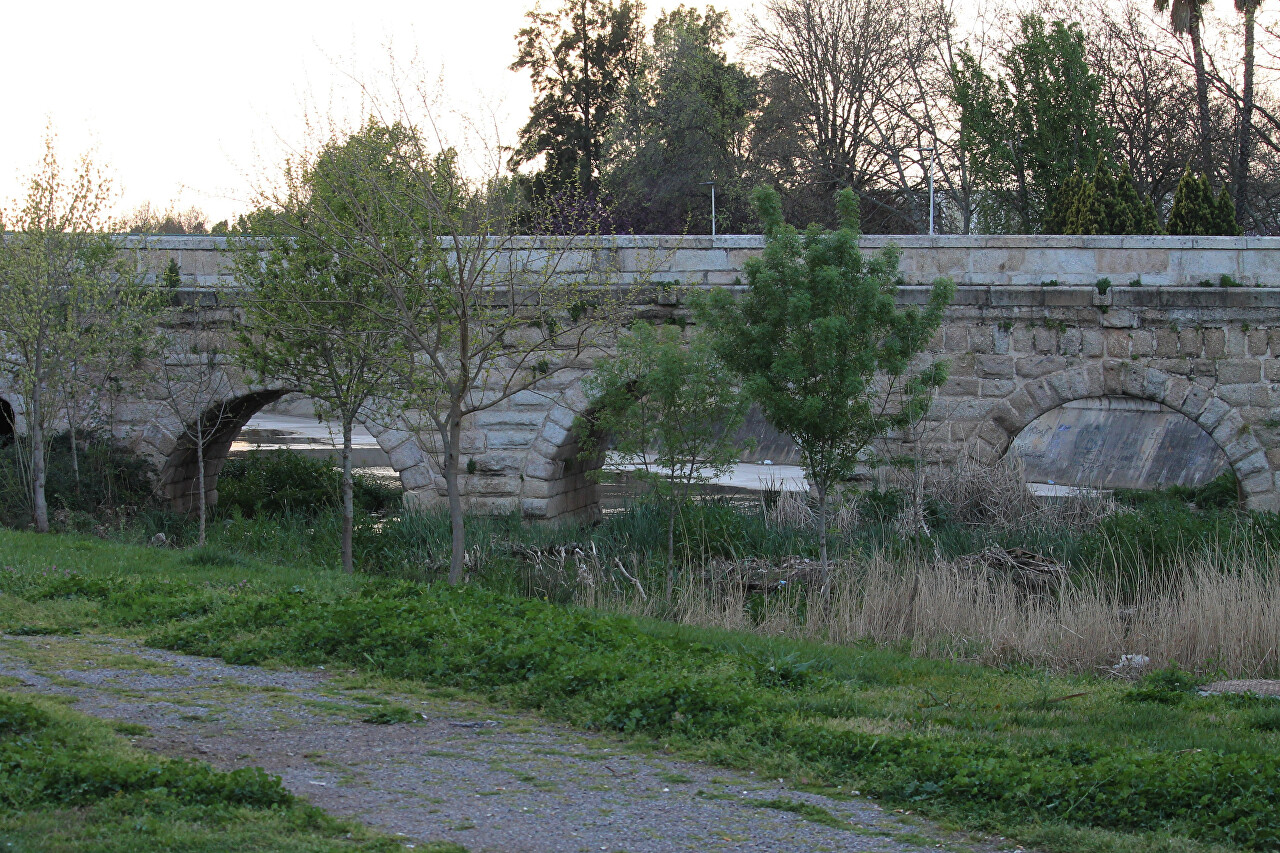 Roman bridge over Albarregas Creek, Merida