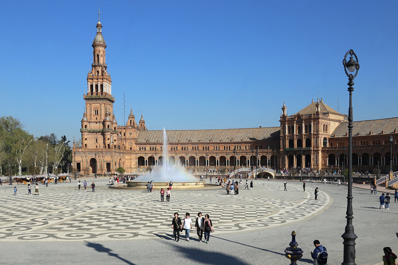 Plaza de España in Seville. History and Architecture