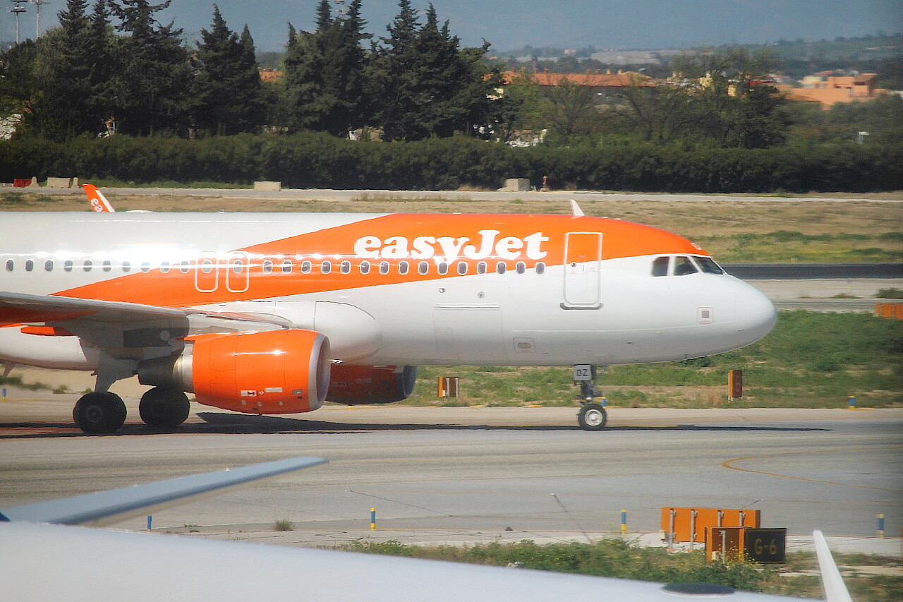 Аэропорт Малага-Коста-дель-Соль. EasyJet A320 G-EZOZ