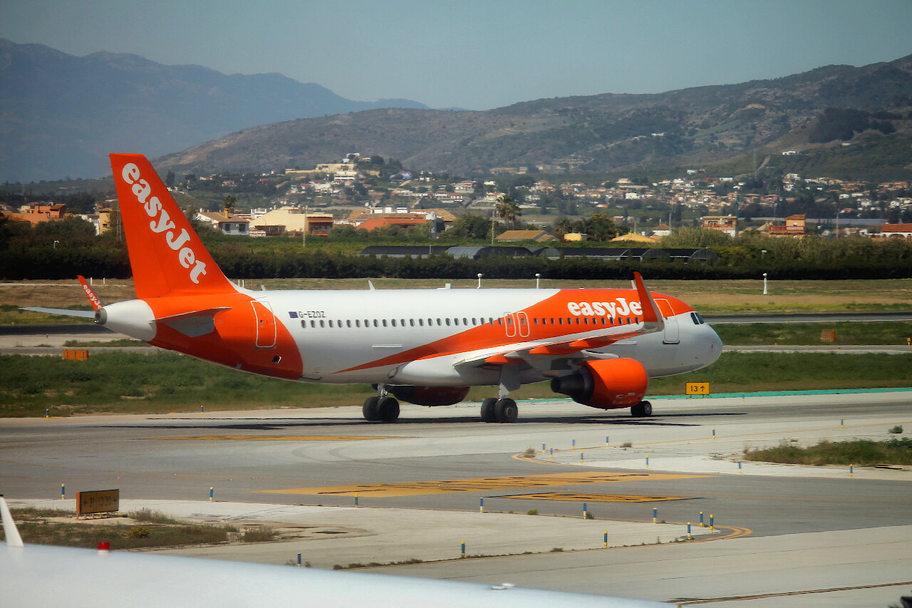 Аэропорт Малага-Коста-дель-Соль. EasyJet A320 G-EZOZ