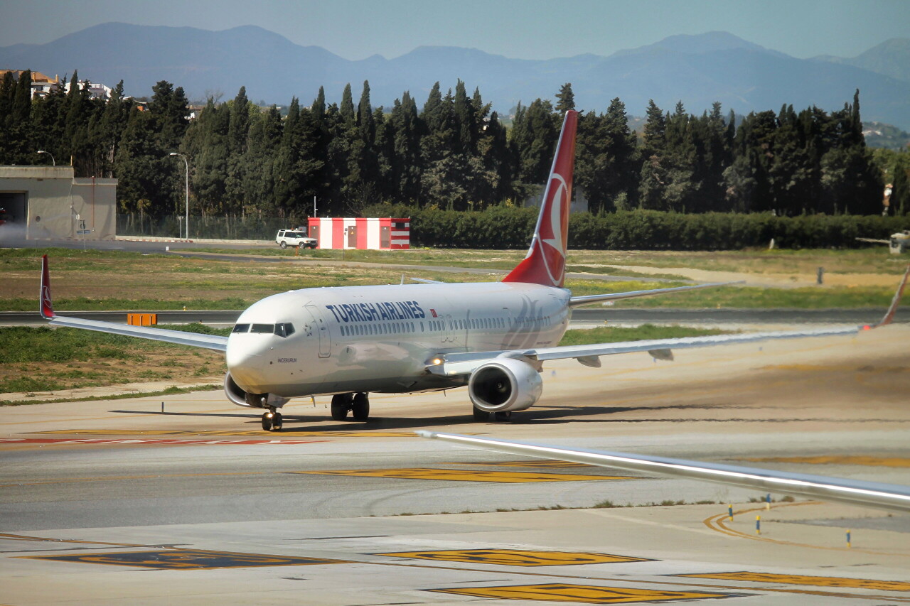 Аэропорт Малага-Коста-дель-Соль. Boeing 737-9F2/ER Turkish Airlines TC-JYM  'Inceburun'