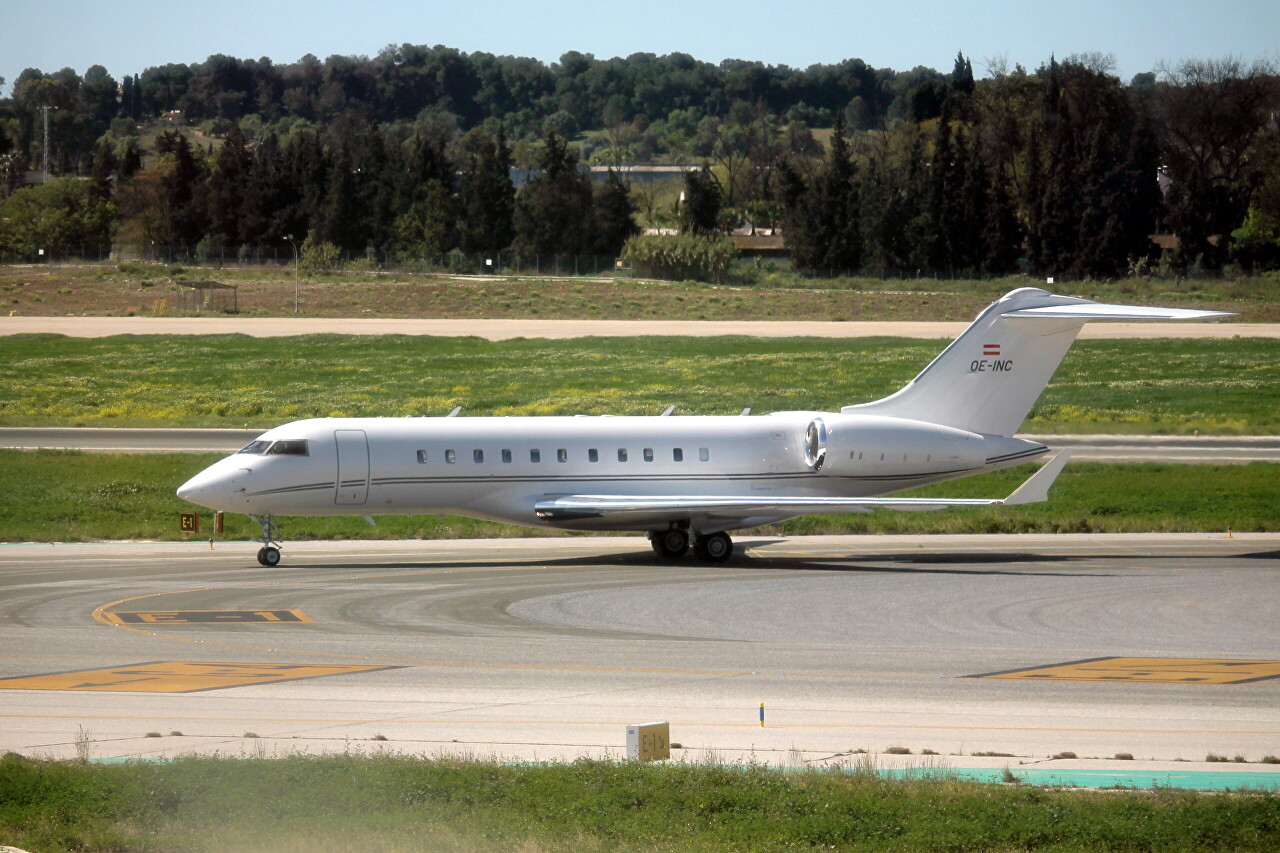 Malaga-Costa del Sol airport. Global Jet Austria Bombardier Global 5000 OE-INC