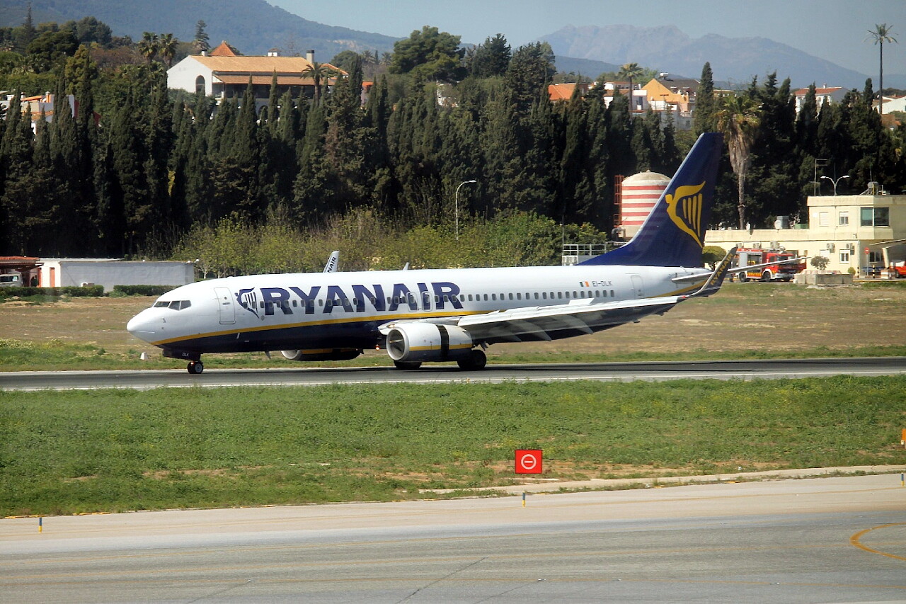 Аэропорт Малага-Коста-дель-Соль. Rynair Boeing-737 EI-DLK