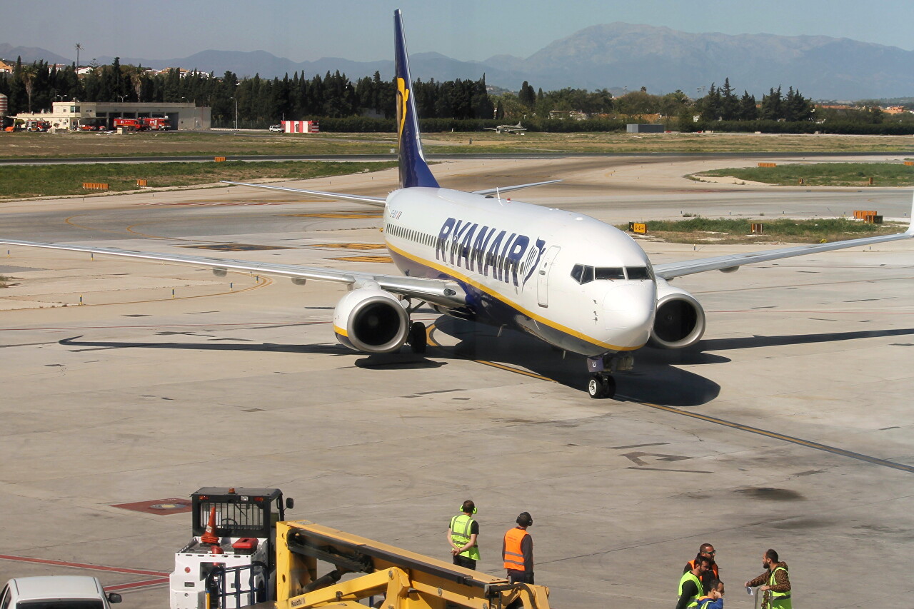 Аэропорт Малага-Коста-дель-Соль. Rynair Boeing-737 EI-DLK