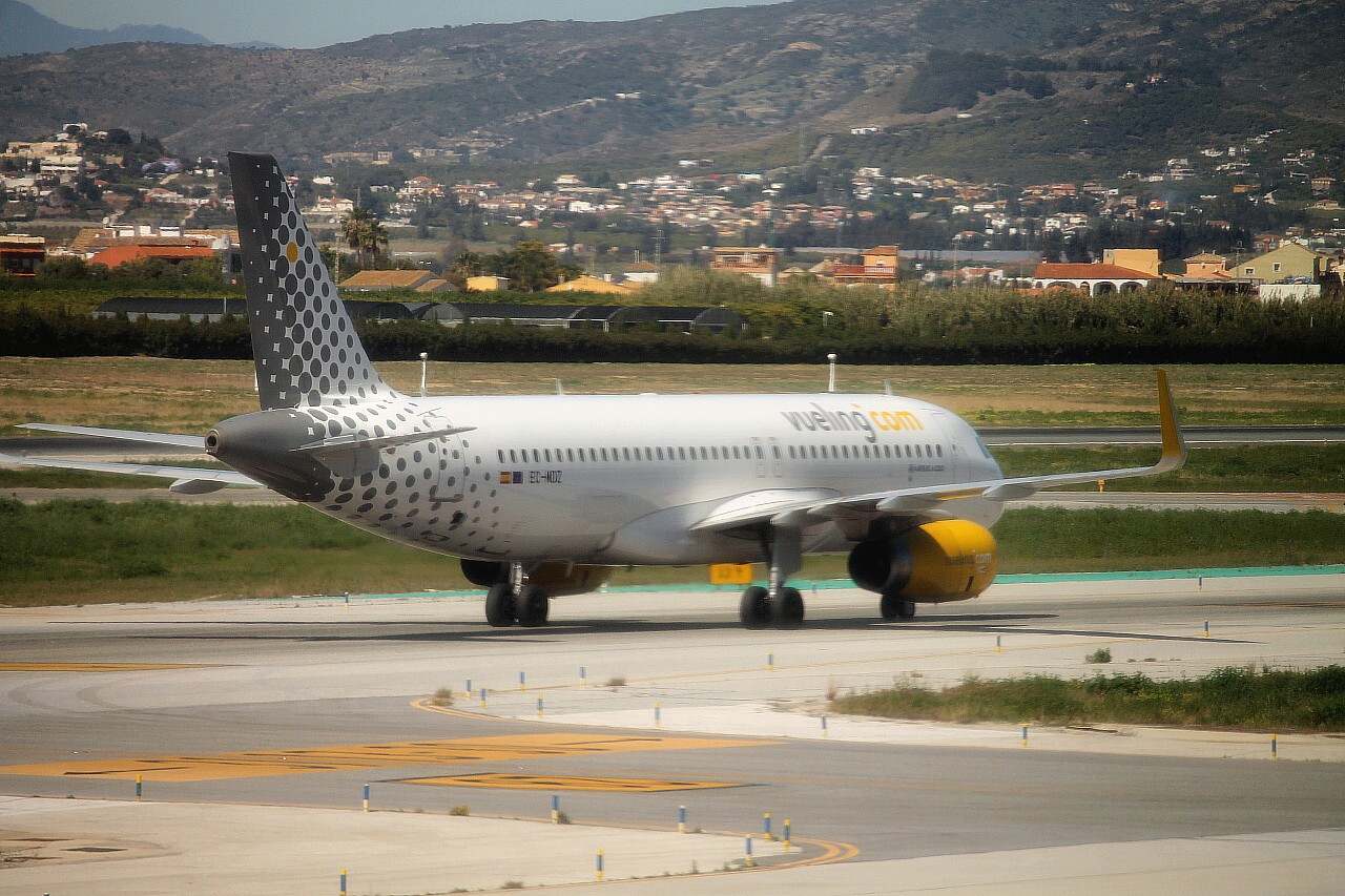 Аэропорт Малага-Коста-дель-Соль. EC-MDZ A320-232 Vueling