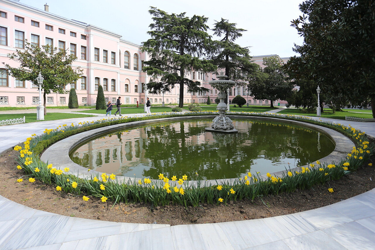 The Dolmabahçe Palace. Harem Garden (Harem Bahçesi)