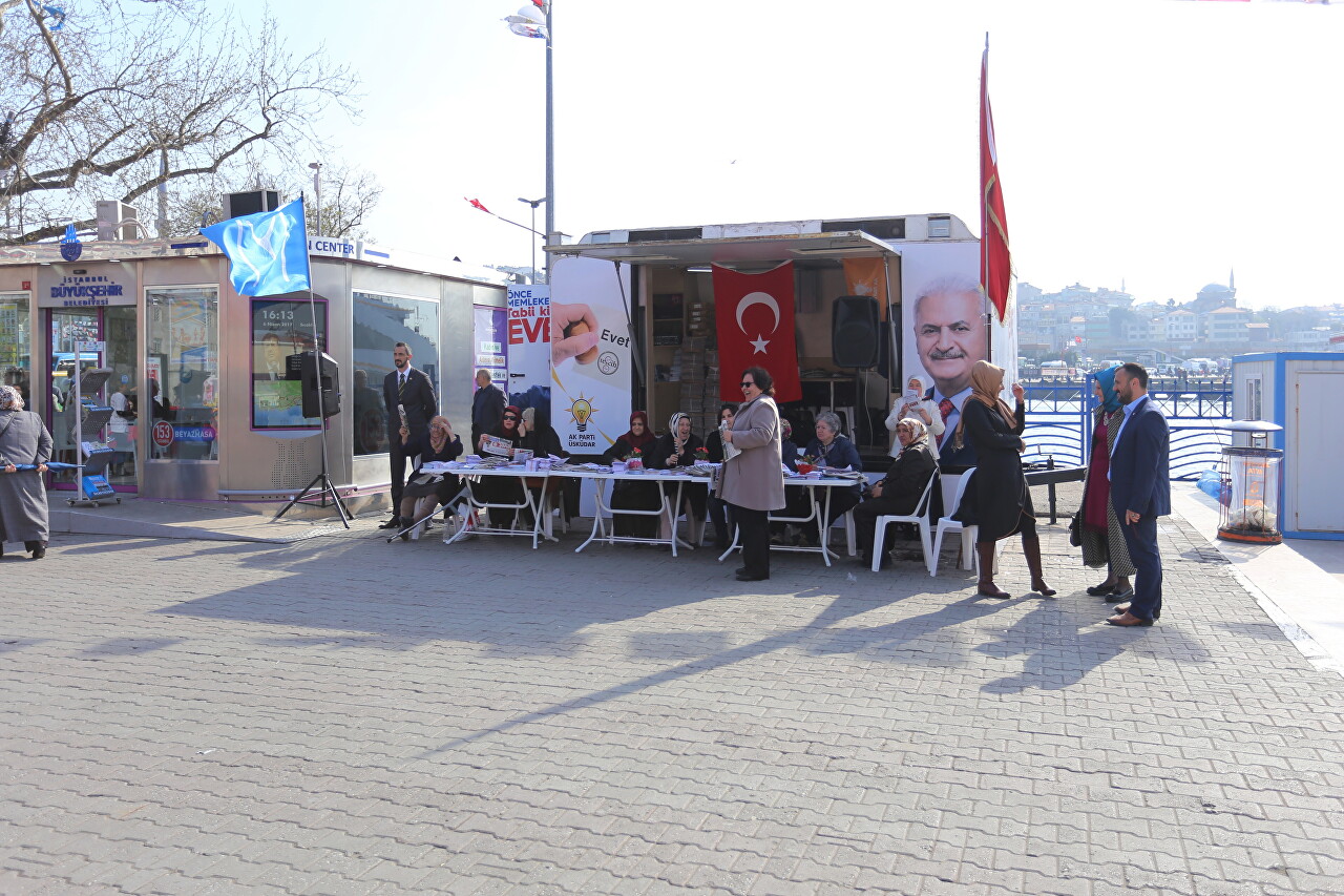 Pre-election campaigning in Turkish style