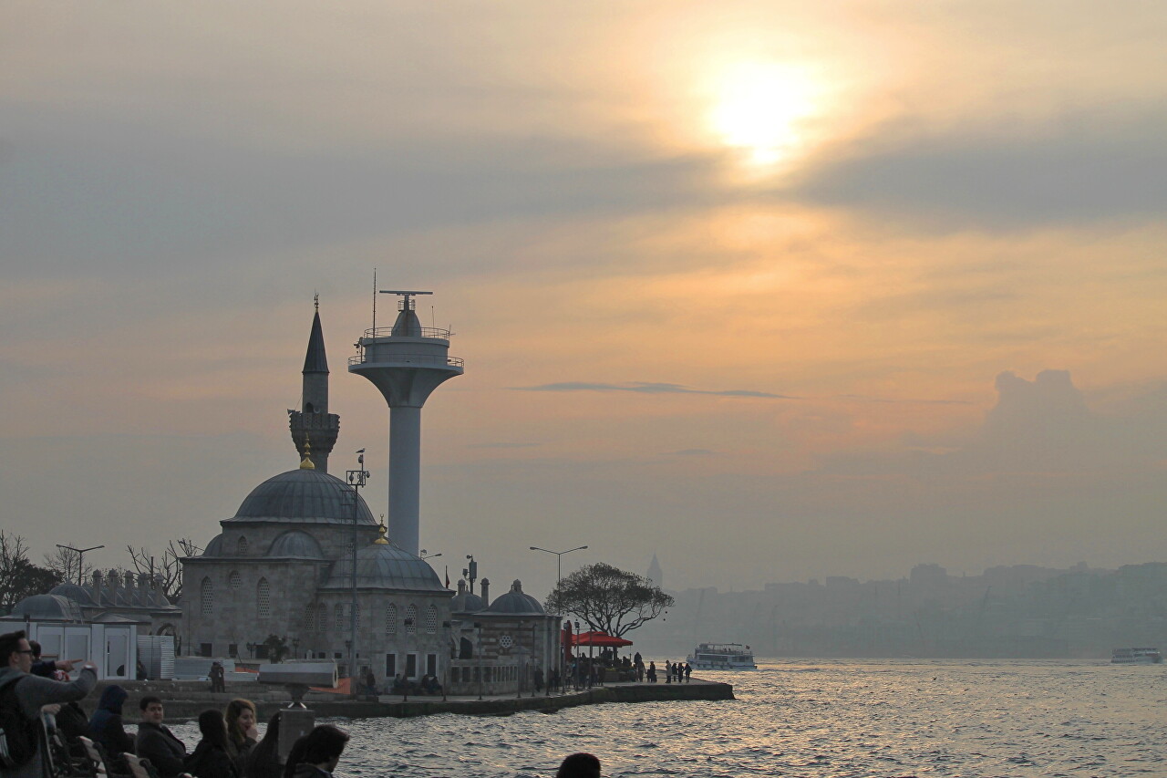 Uskudar. A misty evening over the Bosphorus