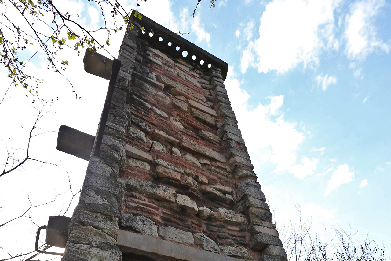 Ayvansaray water column