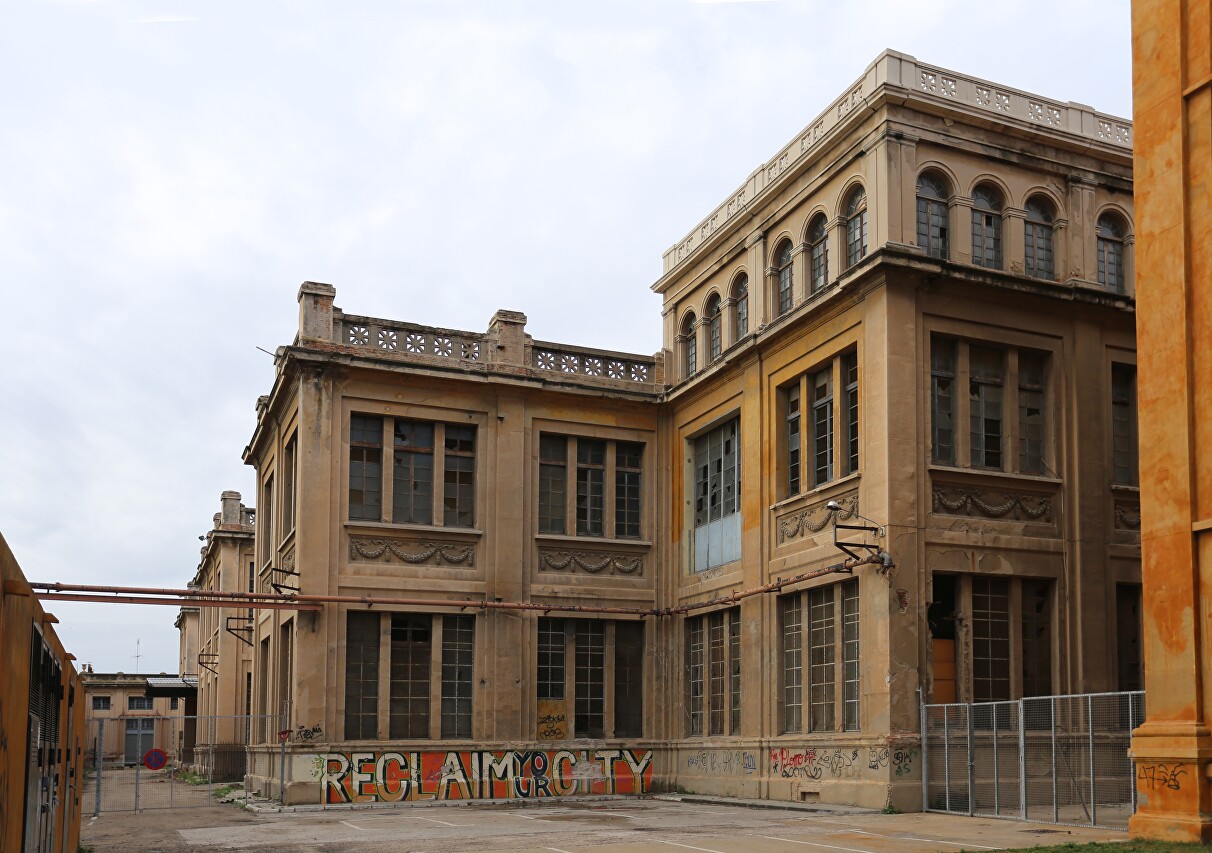 Old tobacco factory (L’Espai Tabacalera)