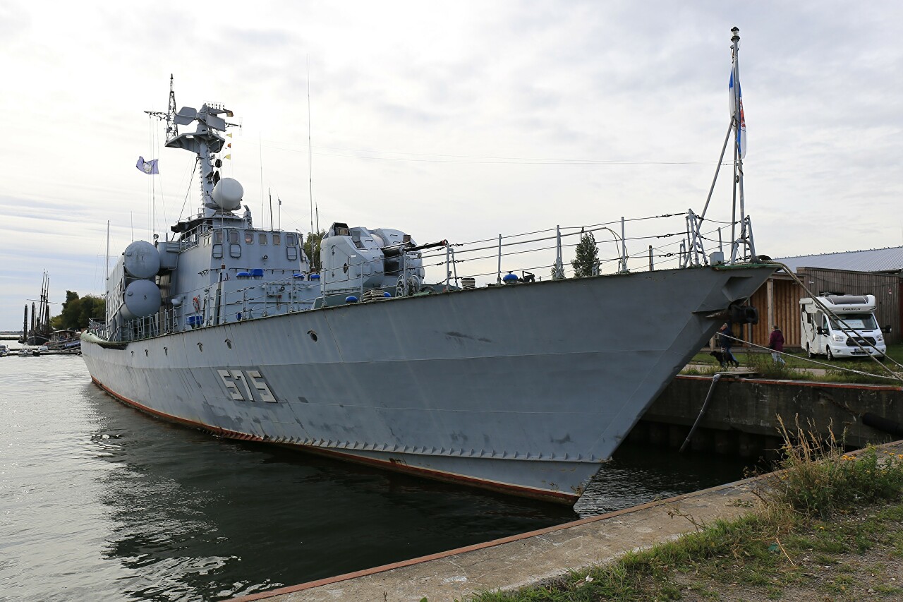 1241.RE 'Molnija' (Tarantul-class) missile boat