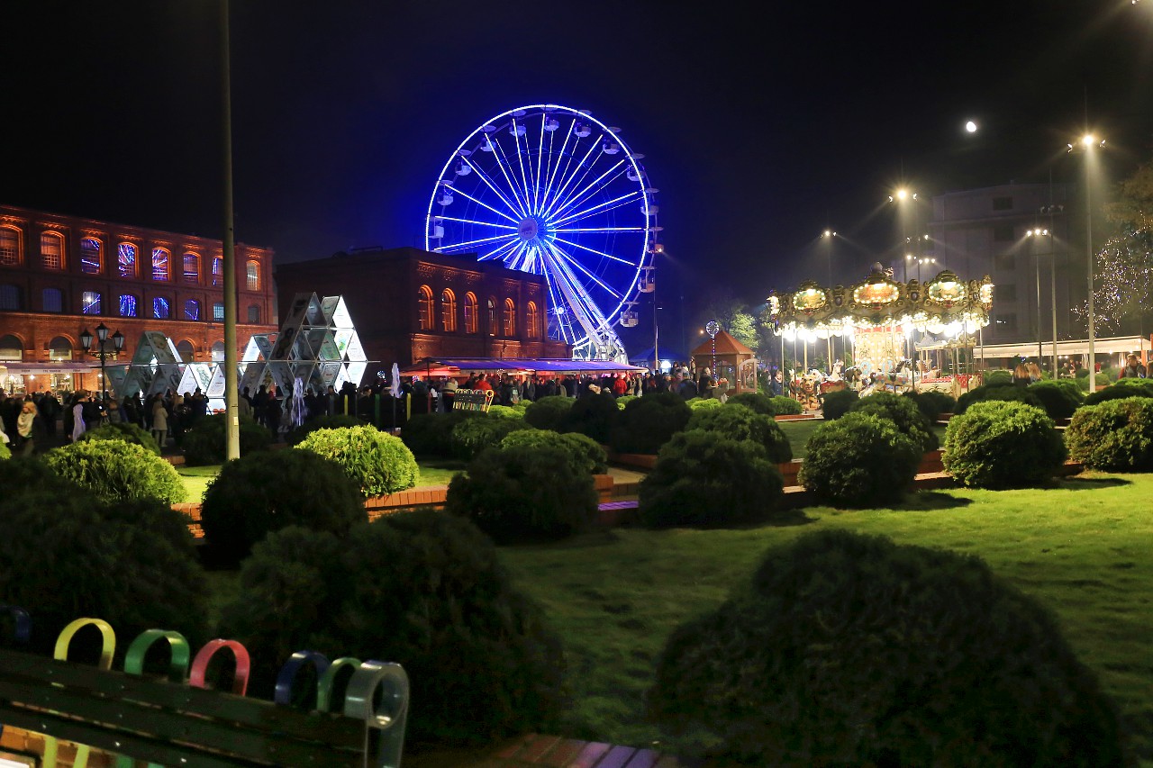 Night Lodz. Manufaktura, a shopping and entertainment complex