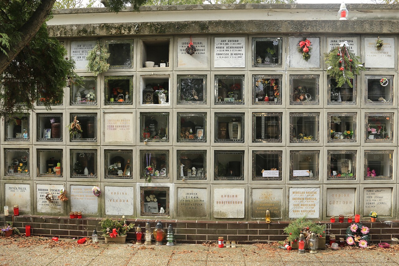 Holešovice Cemetery, Prague