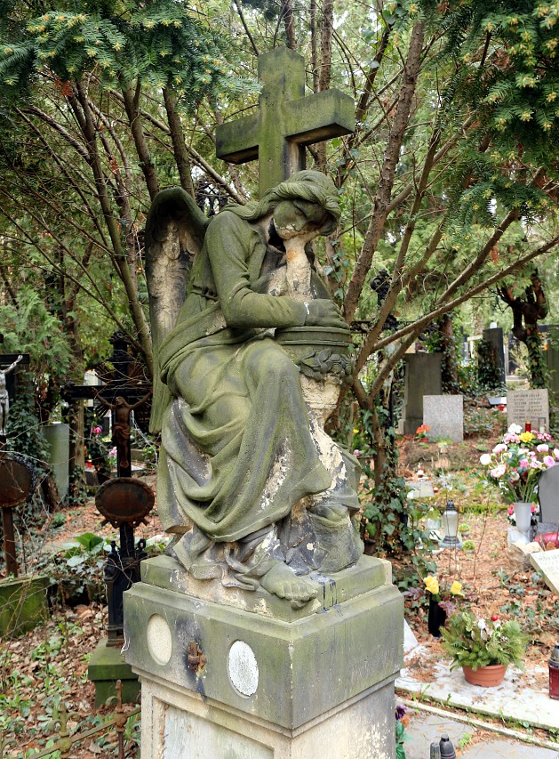 Holešovice Cemetery, Prague