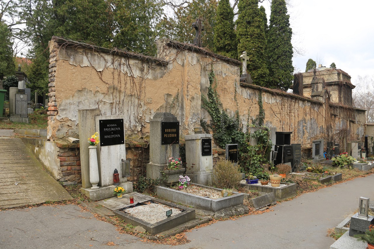 Holešovice Cemetery, Prague