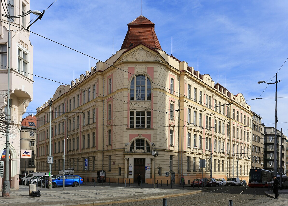 Strossmayer's square (Strossmayerovo náměstí)